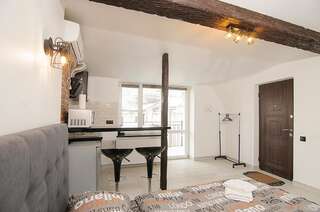 Апартаменты Central Studio Apartments 