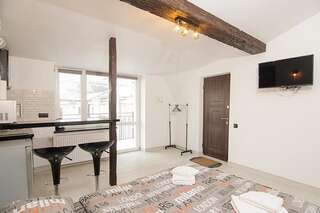 Апартаменты Central Studio Apartments 